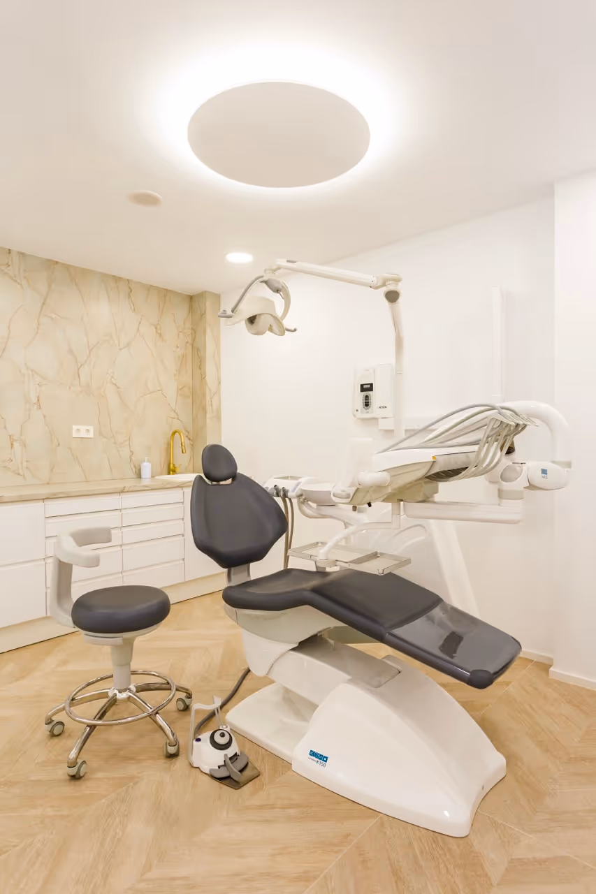 Gabinete luminoso de MID Odontología en Granada
